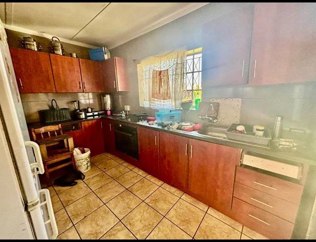 3 BEDROOM HOUSE FOR SALE IN VANDERBIJLPARK CW 5